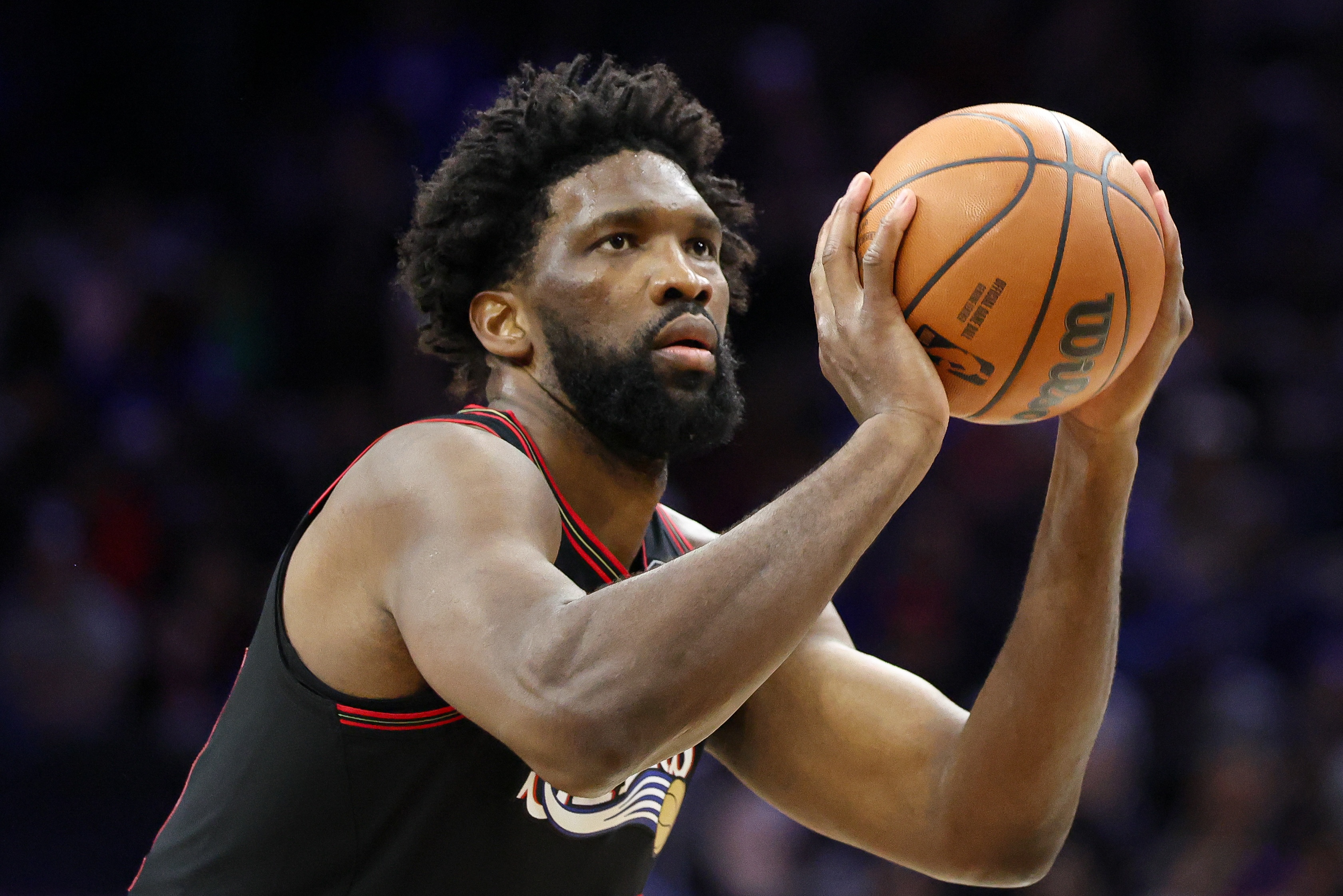 半岛体育官方网站-状态真不错！恩比德半场11中7拿到15分5板2助 首节11分