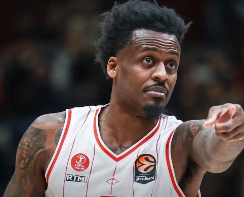 半岛体育app下载-外媒：前CBA江苏队外援布莱克尼涉嫌操纵23年江苏对广东的比赛