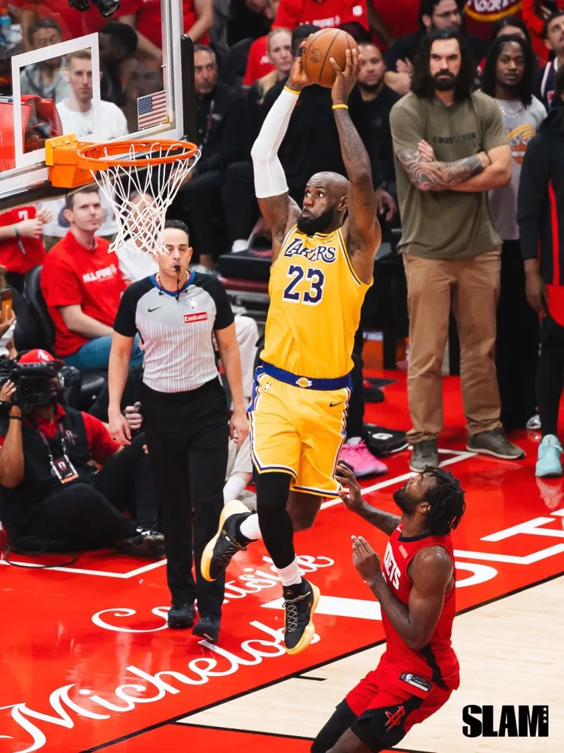 半岛体育官方网站-SLAM晒詹姆斯赛场照：与篮球造物主达成了交易
